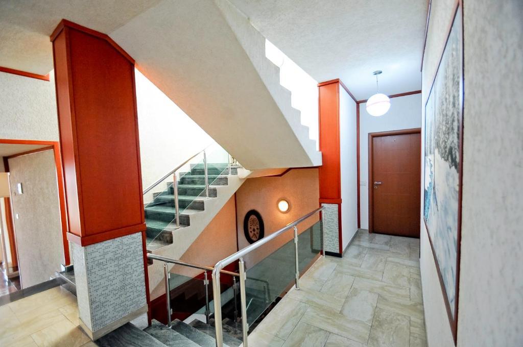Hotel Lubjana Tiran Oda fotoğraf